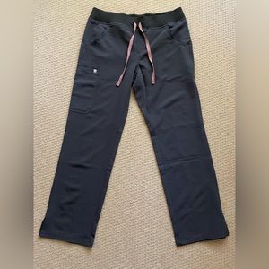 Small-Petite Figs Women’s Charcoal Kade Cargo Scrub Pants